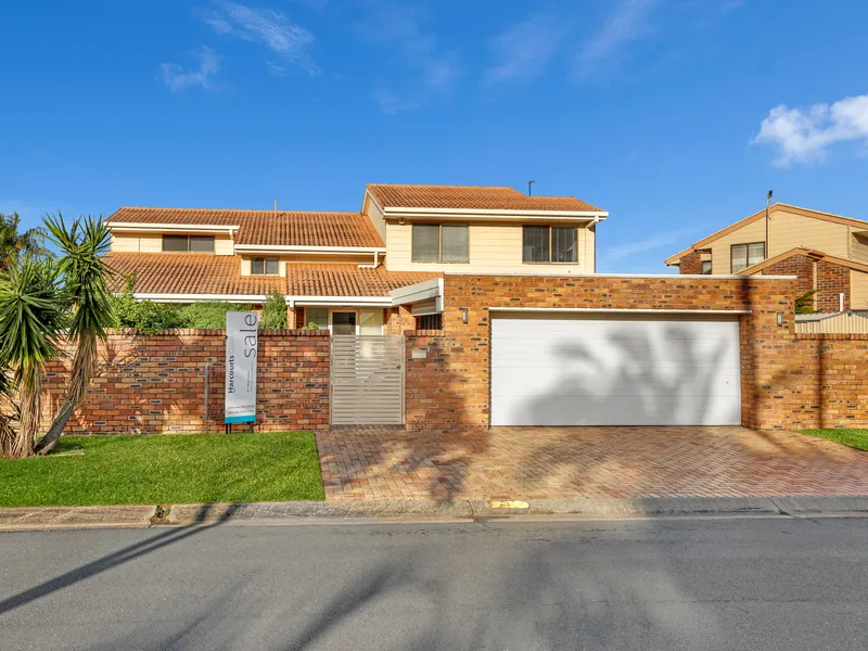 Deluxe Waterfront Family Home