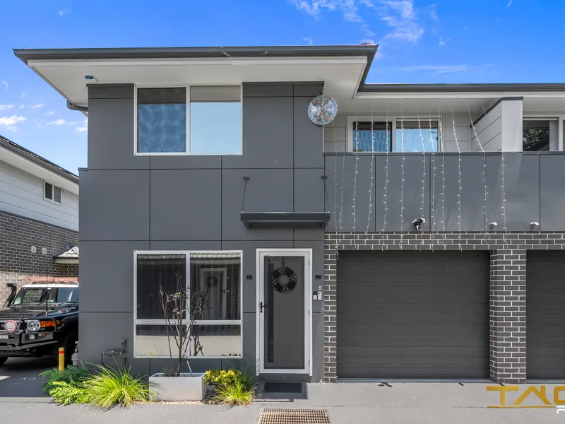 PRIME ST MARYS LOCATION | AS GOOD AS NEW!