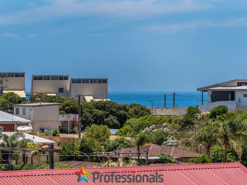 HOLIDAY HOME WITH SEA VIEWS