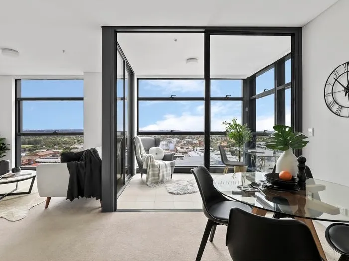 Metro Residence-Spectacular View with Luxury Lifestyle
