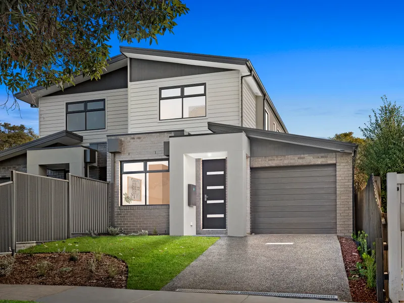 BRAND NEW & Exquisitely Finished Family Masterpiece.