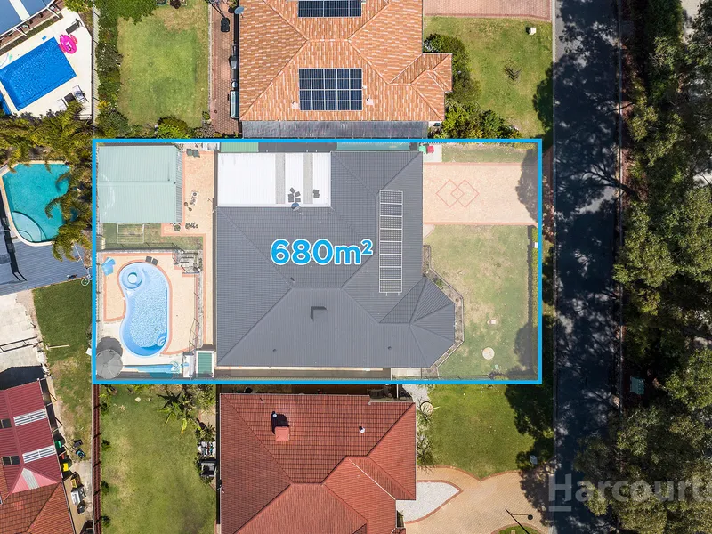 Family Home with Pool and Workshop!