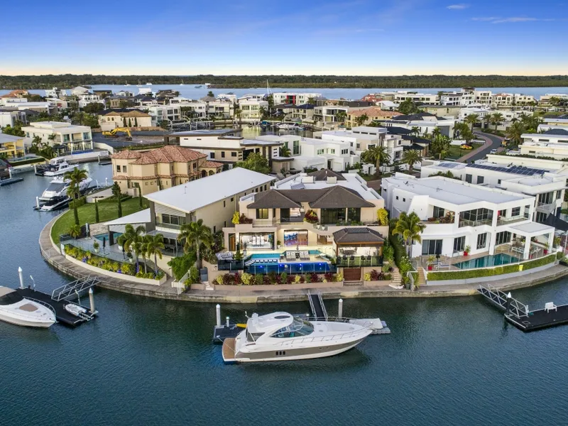 Indulgent Resort Living - 1100* m2 Masterpiece - 30*+ m Waterfront