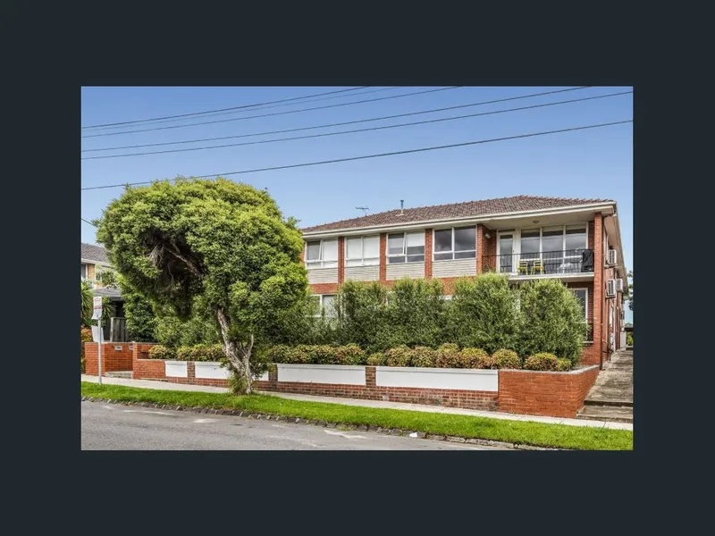 TWO BEDROOM APARTMENT IN PRIME LOCATION!