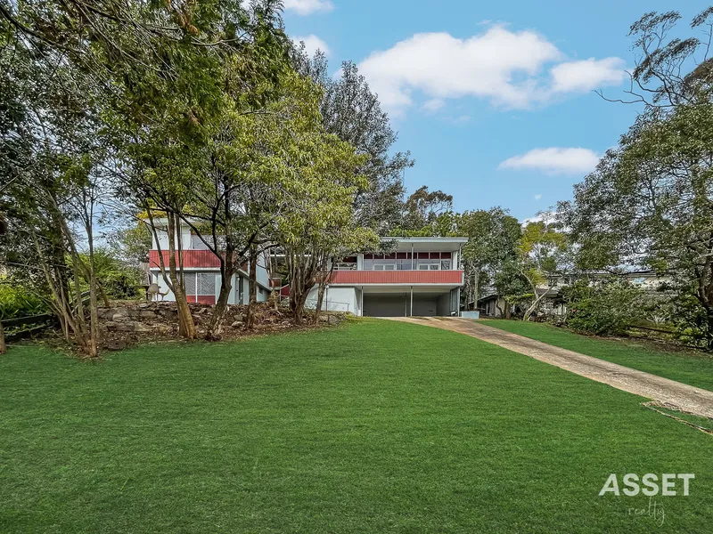 2423 SQM HUGE BLOCK - HIGH SIDE WITH BEAUTIFUL VISTA VIEWS LOTS OF POTENTIAL-EXTEND/BUILD YOUR DREAM HOME TO CAPITALIZE ON POSITON