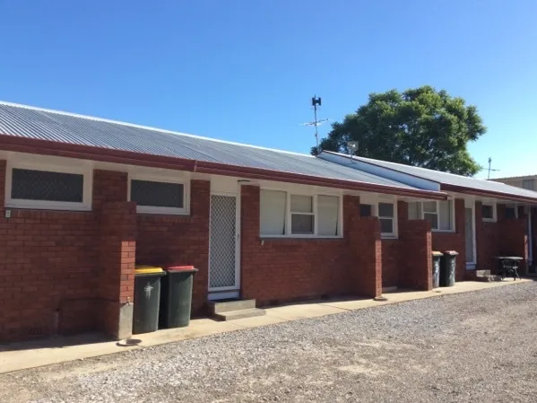 1 BEDROOM UNIT WEST TAMWORTH