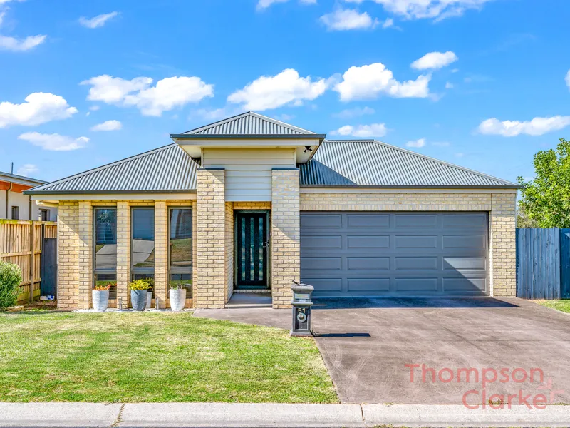 Stylish Home with Picturesque Outlook!