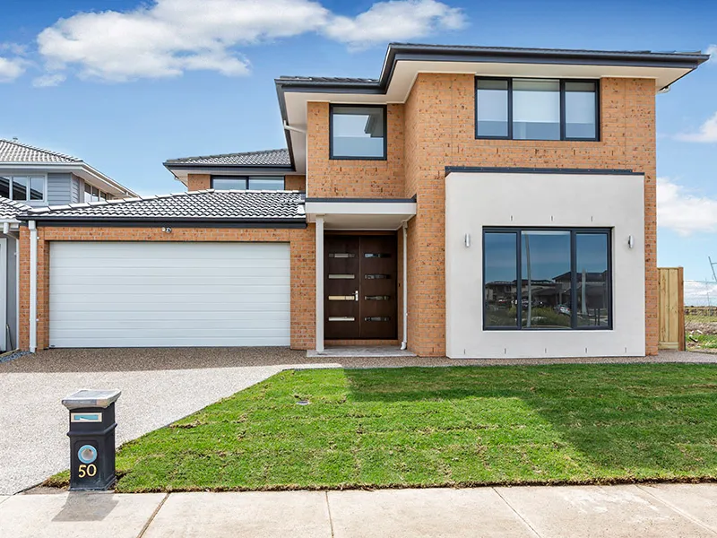 Near New 41sq Porter Davis Home - Access to the Saltwater lifestyle centre