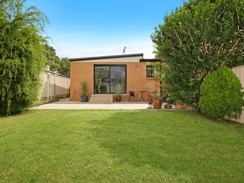 Low maintenance lifestyle in highly central pocket