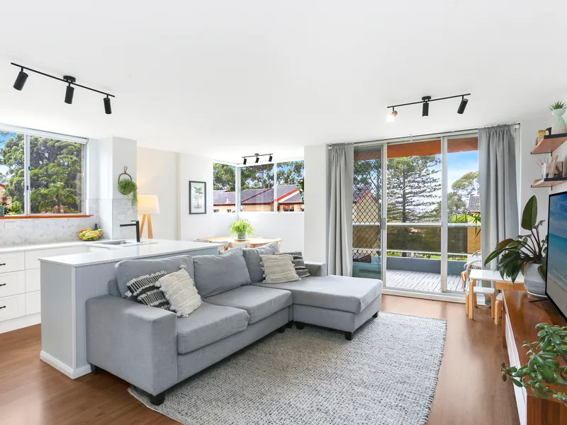 Contemporary Caringbah Central Living