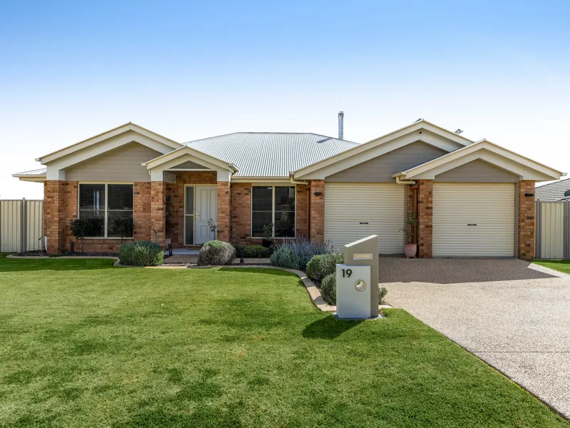 Renovated Home in Highfields with Views!