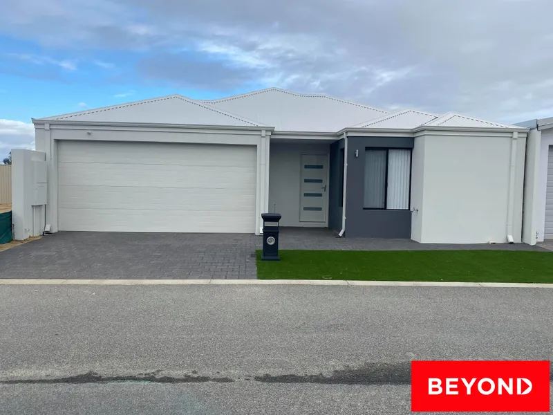 BRAND NEW - NEVER LIVED IN!!!!