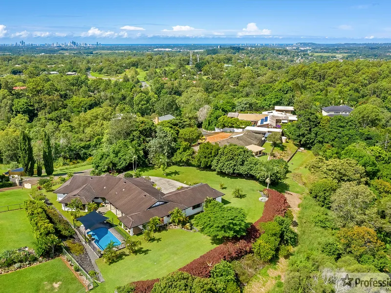 IMPRESSIVE FAMILY HOME IN THE HEART OF TALLAI 