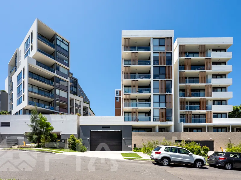 Spacious one bedroom apartment plus study