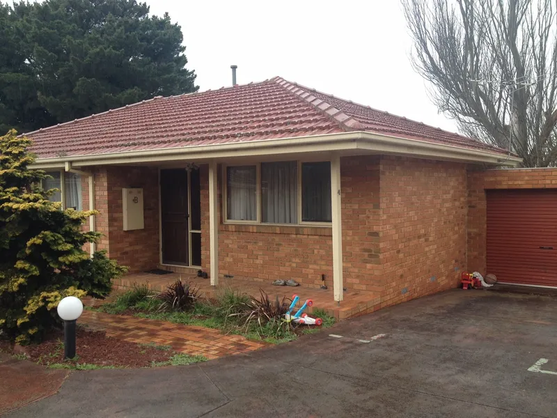 HANDY TO SCHOOLS AND TRANSPORT