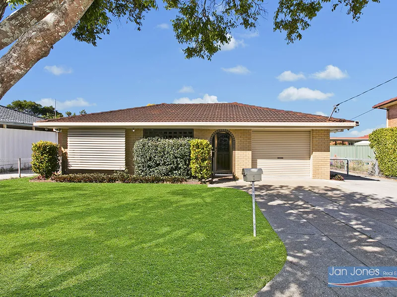 Walk To Shops – Neat and Tidy