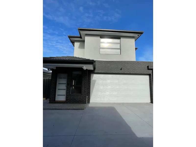 MODERN UNIT IN THE HEART OF TULLAMARINE