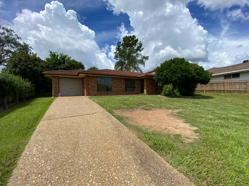 Large block 3 bedroom home close to shops and schools 