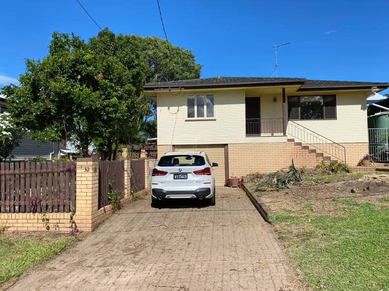 Prime Position Steps from Wynnum Memorial Park and School