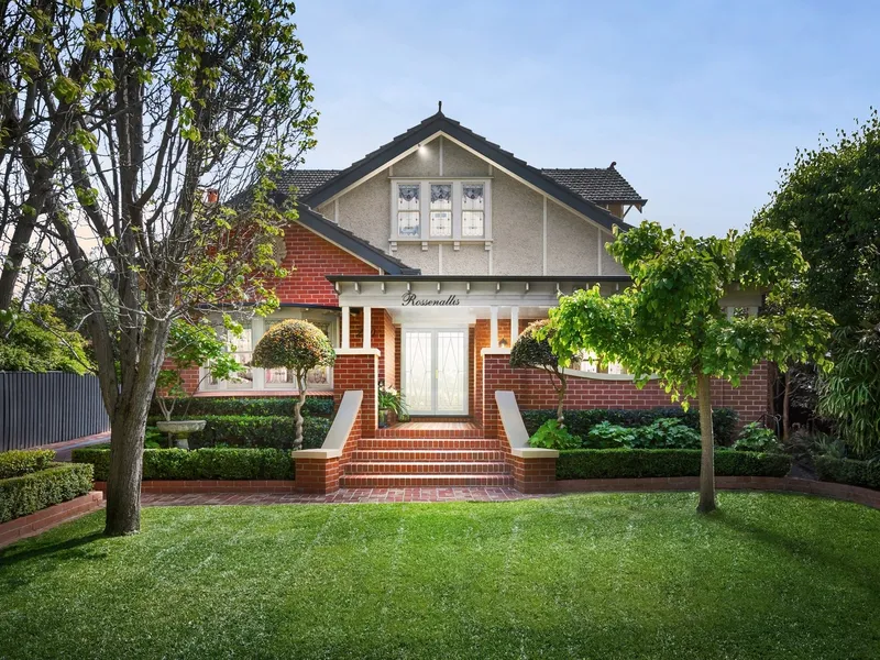 Rossenallis, Prized Family Haven On Woodlands Park