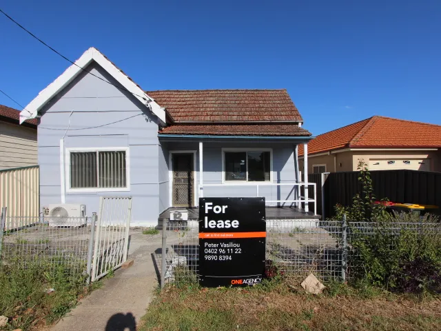 3 BEDROOMS, 2 BUILT INS, AIR CON, GRANNY FLAT LEASED SEPARATELY