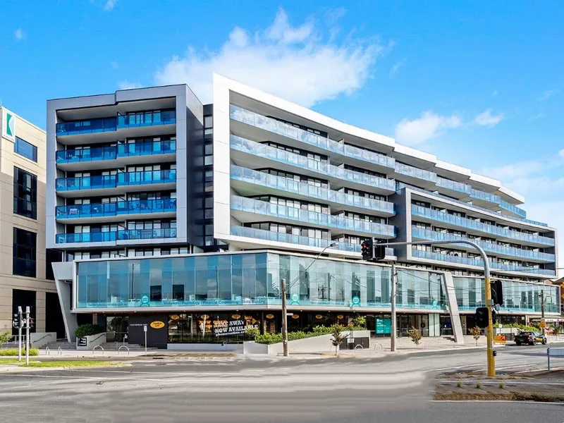 TWO BEDROOM, TWO BATHROOM MODERN APARTMENT WITH TRANSPORT AT YOUR DOOR!| HODGES CAULFIELD