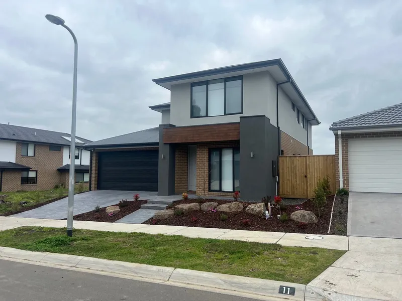 Brand New Double Storey Beauty in the North Side of Officer - All the extras done for you ready to just move in!!!