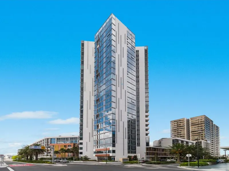 NEARLY NEW HIGH LEVEL 2 BEDROOM APARTMENT IN SIRIUS