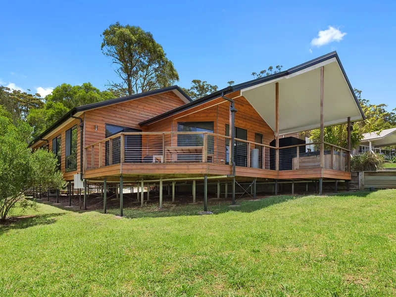 'Rose-Alyce' Fabulous Western Red Cedar Home in stunning Ravensbourne Mountain Retreat