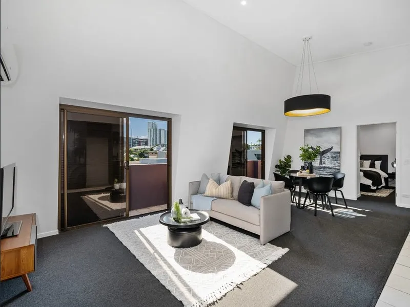 Spacious Top Floor Unit in PRIME location!