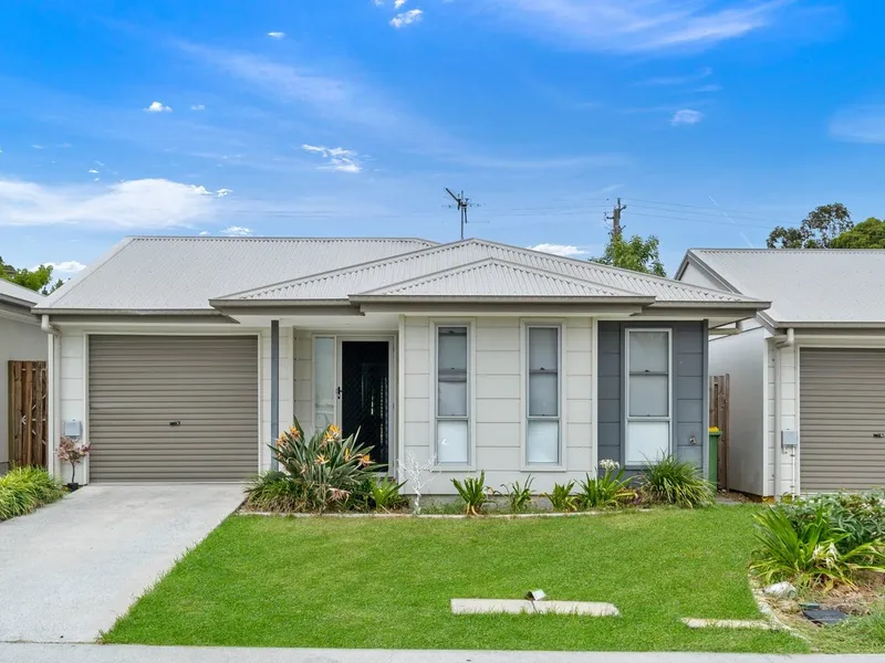 LOW MAINTENANCE, 2 BEDROOM HOME!