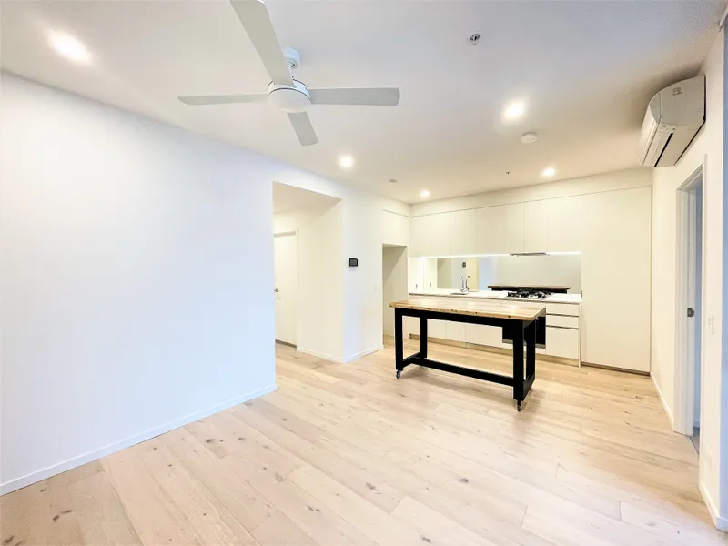 Premium 1 Bed 1 Study Apartment in lifestyle mecca 