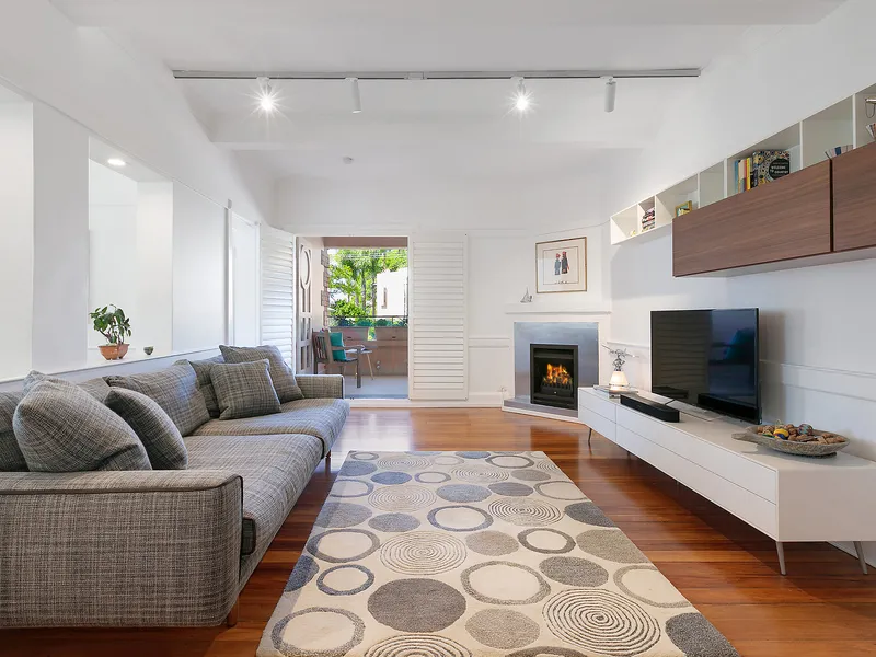 Stunning Art Deco Elegance