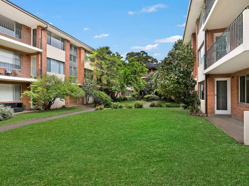 Parkside apartment offering quiet and convenient 