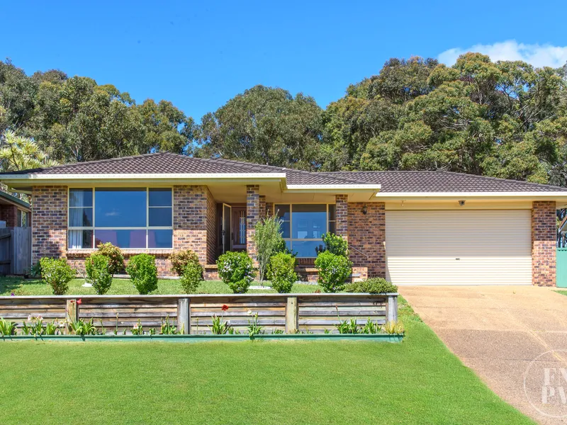 LARGE FAMILY HOME ON ELEVATED BLOCK