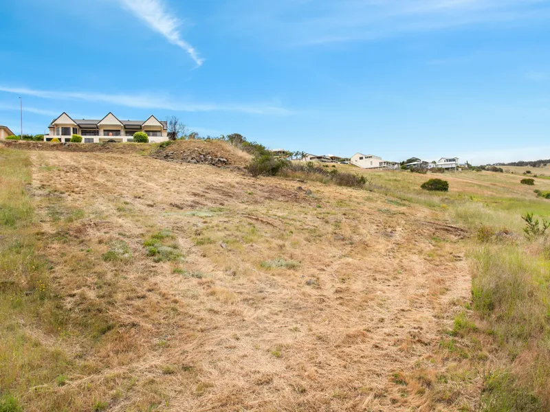 An opportunity awaits, for you to build your dream home, minutes from the beach