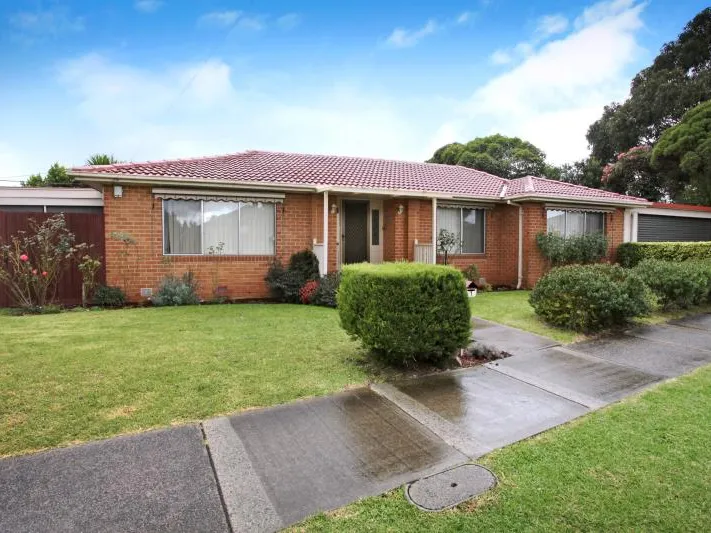 LARGE FAMILY HOME IN GLADSTONE PARK