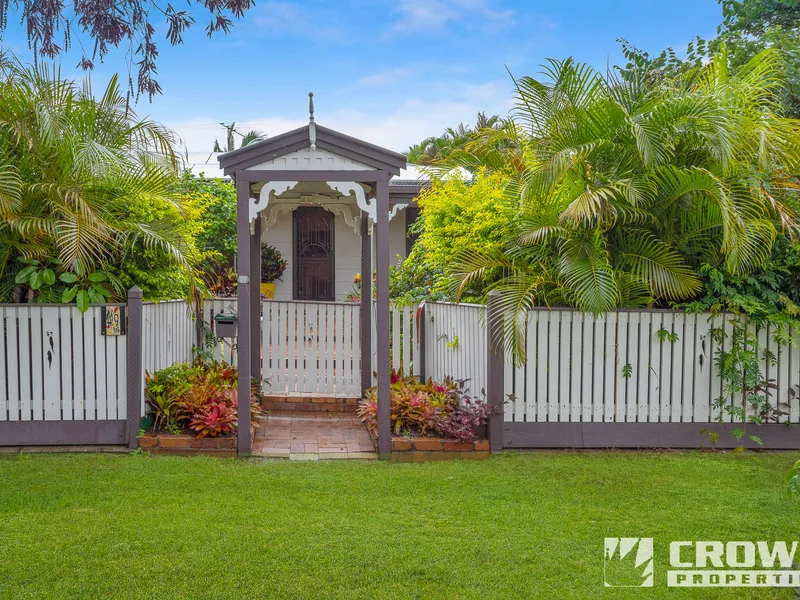 SUPERB COTTAGE - PRIVATE 761m2 CORNER BLOCK- LARGE POWERED SHED!!