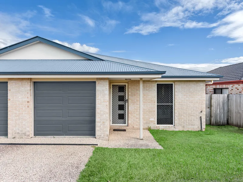 Spacious living, air conditioning, pets on application