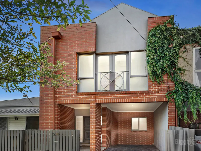 CAREFREE LIFESTYLE, LIGHT FILLED ASPECT