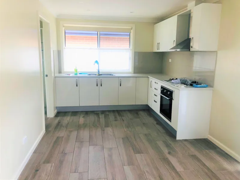 NEAR NEW GRANNY FLAT