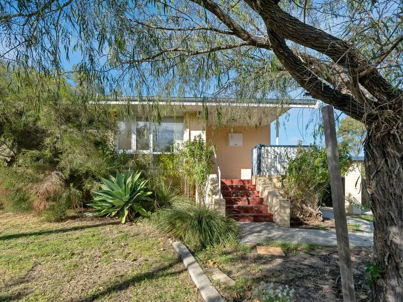 COMING SOON! Cosy Home on Hamersley Border!