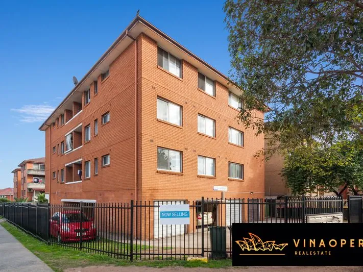 Second floor in prime location minutes away from Liverpool CBD