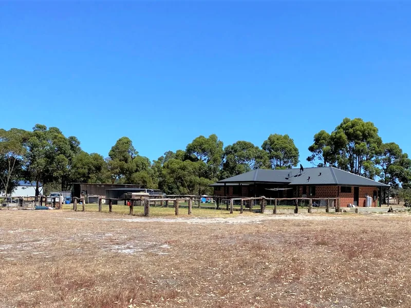 Harvey Country Homestead on 5 acres