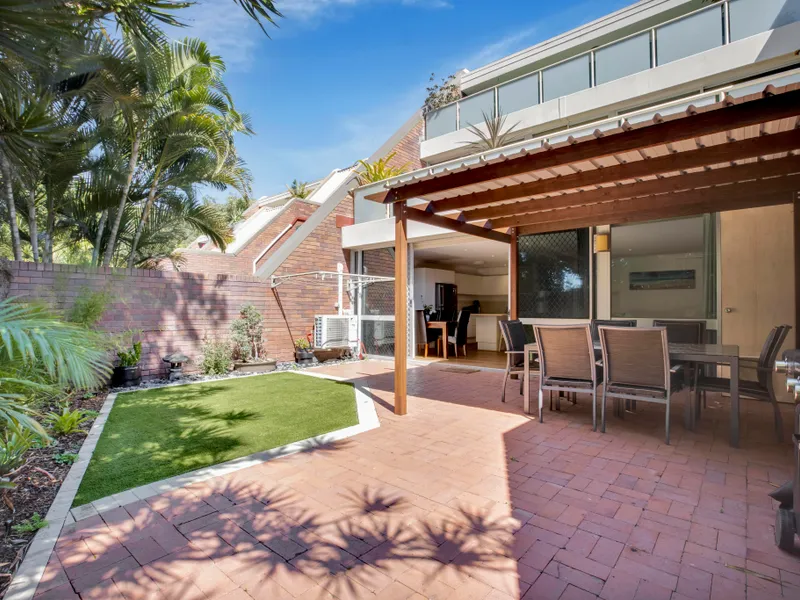 Highly sought after courtyard unit in Broadbeach Waters