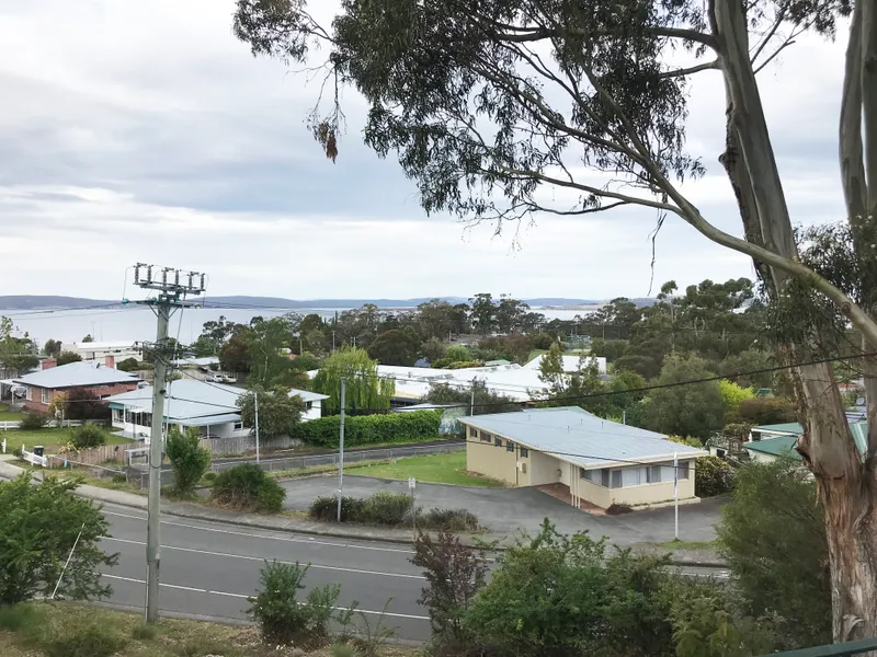 Great Location within minutes from Taroona shops