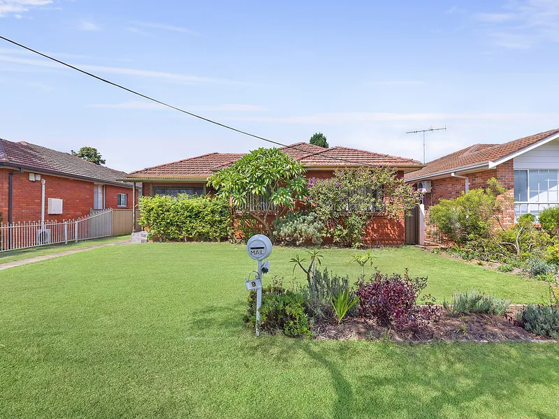 Ideal home for renovation or duplex development