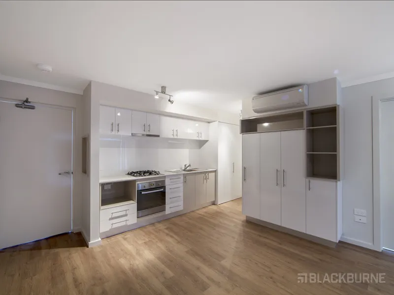 UPSTAIRS MODERN APARTMENT WITH BALCONY