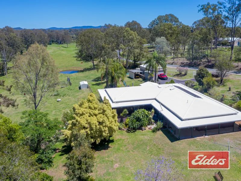 5 Bedrooms, 10 Car Storage, 20 Acres & a Bore !