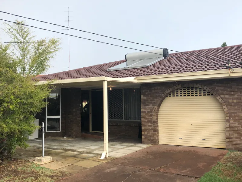 Small Unit Close to Parks Centre 